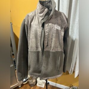 Women’s’ The Northface Polartec Two Toned Denali Super warm Jacket!! Size xl